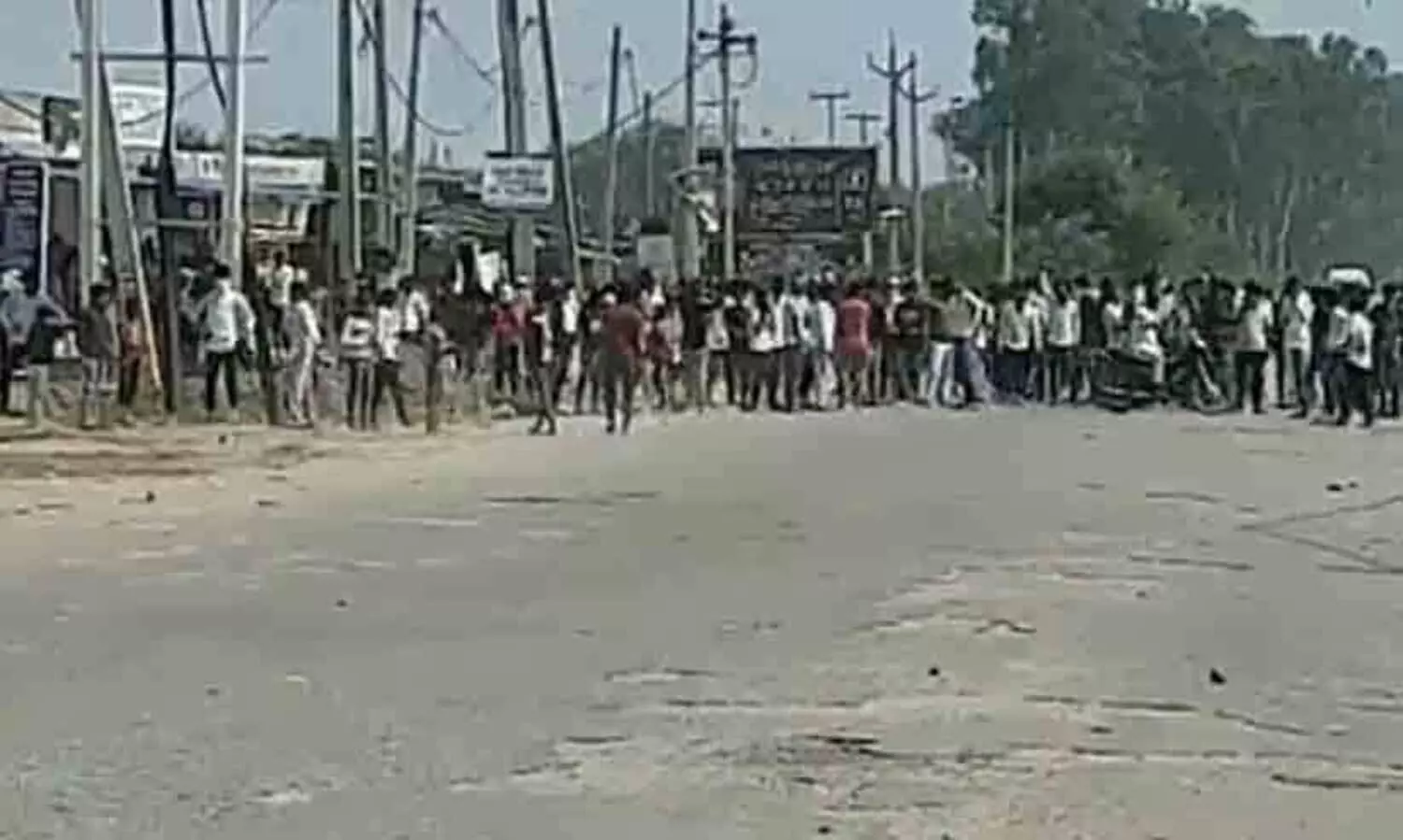 പശുക്കടത്ത് ആരോപിച്ച് രണ്ടുപേരെ ചുട്ടുകൊന്ന കേസിലെ പ്രതി വി.എച്ച്.പി യാത്രയിലെന്ന്; ഹരിയാനയിൽ വൻ സംഘർഷം