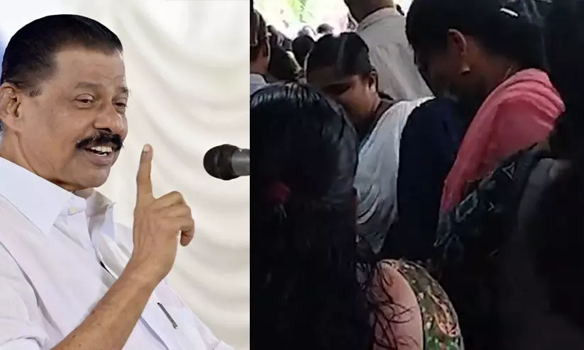 എം.വി. ഗോവിന്ദൻ മൃഗശാലയെക്കുറിച്ച് പ്രസംഗിക്കുന്നതിനിടെ സദസ്സിൽ പാമ്പ്; വിരണ്ടോടി ജനം