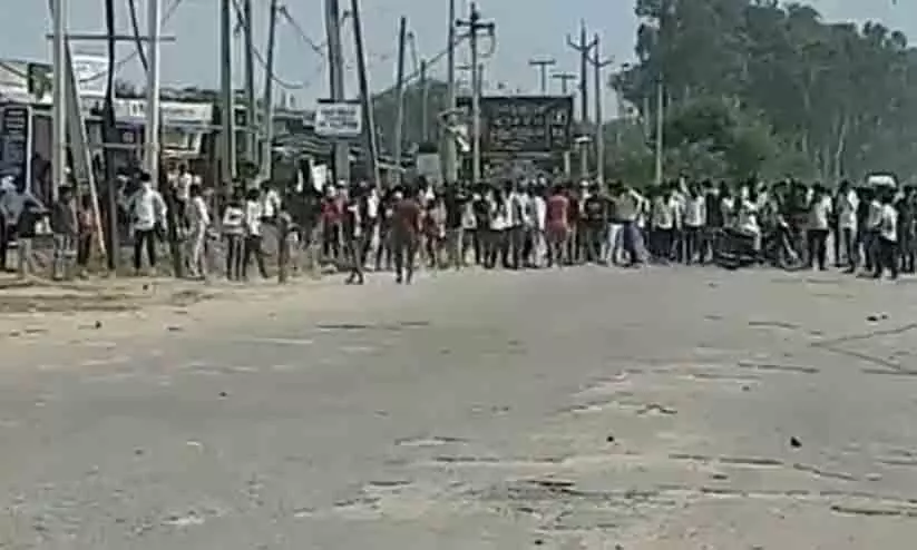 പശുക്കടത്ത് ആരോപിച്ച് രണ്ടുപേരെ ചുട്ടുകൊന്ന കേസിലെ പ്രതി വി.എച്ച്.പി യാത്രയിലെന്ന്; ഹരിയാനയിൽ വൻ സംഘർഷം പശുക്കടത്ത് ആരോപിച്ച് രണ്ടുപേരെ ചുട്ടുകൊന്ന കേസിലെ പ്രതി വി.എച്ച്.പി യാത്രയിലെന്ന്; ഹരിയാനയിൽ വൻ സംഘർഷം