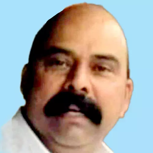 വാ​ഹ​നാ​പ​ക​ട​ത്തി​ൽ കാ​ർ യാ​ത്രി​ക​ൻ മ​രി​ച്ചു