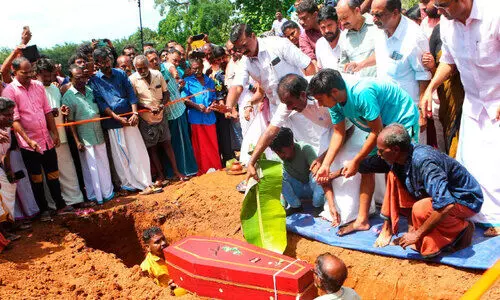 അഞ്ചുവയസ്സിൽ ഒരായുസ്സിന്റെ വേദനയുമേറ്റ് അവൾ പോയി... അഞ്ചുവയസ്സിൽ ഒരായുസ്സിന്റെ വേദനയുമേറ്റ് അവൾ പോയി...
