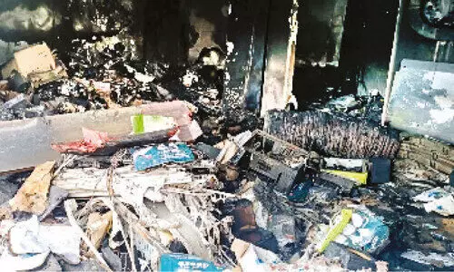 ചുങ്കത്തറയില്‍ വ്യാപാര സ്ഥാപനത്തില്‍ തീപിടിത്തം; ലക്ഷങ്ങളുടെ നഷ്ടം