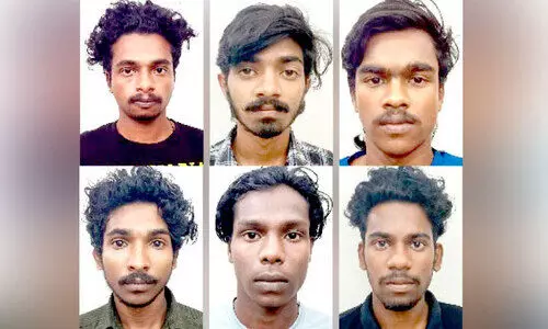 സ്കൂൾ വാൻ അടിച്ചു തകർത്ത കേസ്: ആറുപേർ പിടിയിൽ സ്കൂൾ വാൻ അടിച്ചു തകർത്ത കേസ്: ആറുപേർ പിടിയിൽ