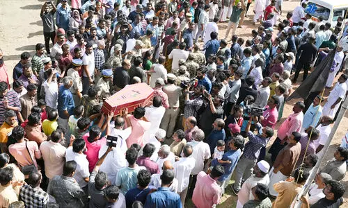 ആലുവയിൽ കൊല്ലപ്പെട്ട കുഞ്ഞിന്‍റെ കുടുംബത്തിന് ഒരു ലക്ഷം രൂപ ധനസഹായം