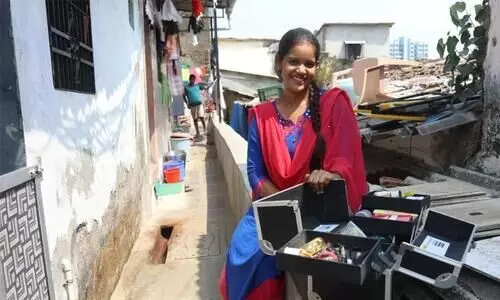 മുംബൈയിലെ ചേരിയിൽ നിന്ന്​ മേക്കപ്പിന്‍റെ അദ്​ഭുത ലോകത്തേക്ക്​; ഇത്​ പൂജ ഗുപ്തയുടെ വേറിട്ട കഥ