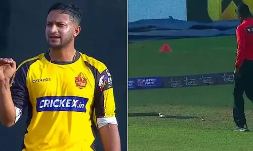 ഗ്രൗണ്ടിൽ പാമ്പിറങ്ങി; ട്വന്റി 20 പ്രീമിയർ ലീഗിനിടെ നാടകീയ രംഗങ്ങൾ -Video