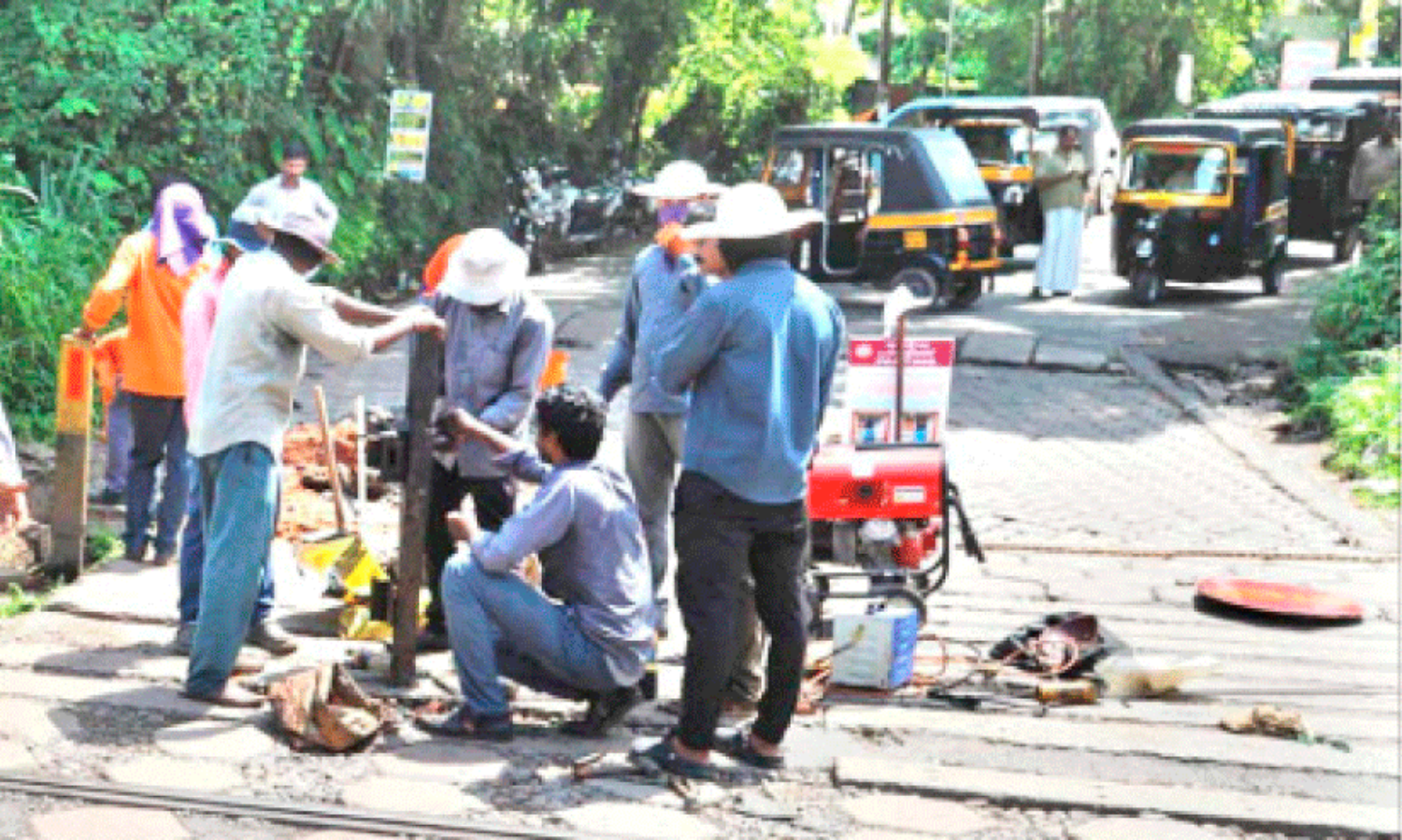 Koduvalli railway gate
