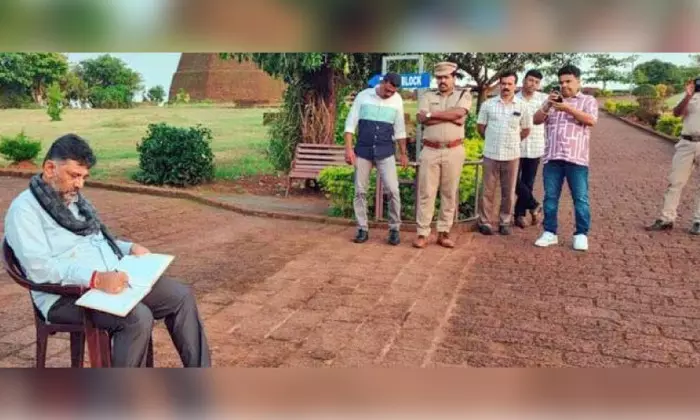 ബേ​ക്ക​ൽ കോ​ട്ട​യു​ടെ സൗ​ന്ദ​ര്യ​ത്ത​ണ​ലി​ല​ലി​ഞ്ഞ് ഉ​പ​മു​ഖ്യ​മ​ന്ത്രി