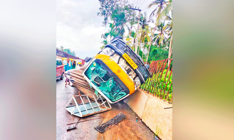 mini lorry overturned