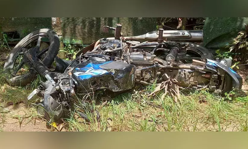 അക്രമിസംഘം യുവാവിനെ കുത്തിപ്പരിക്കേൽപിച്ചു അക്രമിസംഘം യുവാവിനെ കുത്തിപ്പരിക്കേൽപിച്ചു