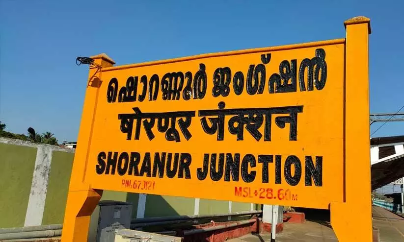 ഒന്നേകാൽ ലക്ഷത്തിന്റെ ഫോൺ കവർന്നു, ലോക്ക് തുറക്കാനായില്ല; മോഷ്ടാവ് പിടിയിൽ
