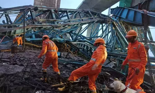 മഹാരാഷ്ട്രയിൽ ഹൈവേ നിർമാണത്തിനിടെ ക്രെയിൻ തകർന്ന്  16 പേർ മരിച്ചു