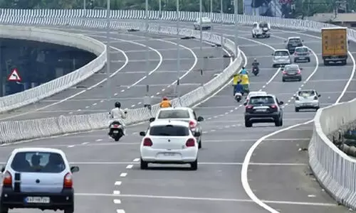 അ​തി​വേ​ഗ​പാ​ത​യി​ൽ ഇ​ന്നു​മു​ത​ൽ ബൈ​ക്കു​ക​ളും ഓ​ട്ടോ​ക​ളും പാ​ടി​ല്ല