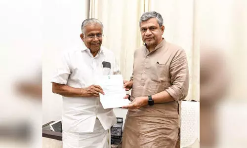 വ​ന്ദേ ഭാ​ര​തി​ന് സ്റ്റോ​പ്: കേ​ന്ദ്ര റെ​യി​ൽ​വേ മ​ന്ത്രി​ക്ക് എം.​പി നി​വേ​ദ​നം ന​ൽ​കി