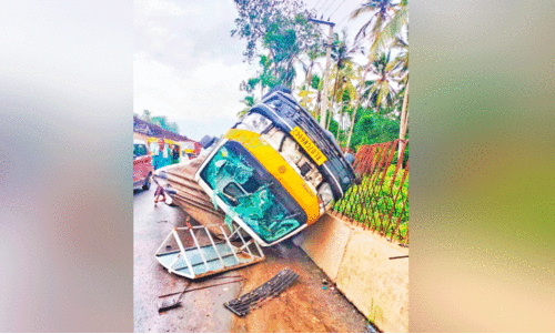 mini lorry overturned
