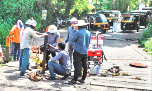 Koduvalli railway gate
