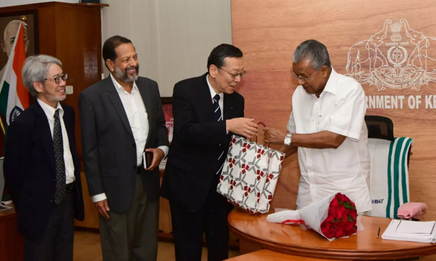 നിറ്റാ ജലാറ്റിന്‍ കമ്പനി അധികൃതര്‍ മുഖ്യമന്ത്രിയുമായി കൂടിക്കാഴ്ച നടത്തി