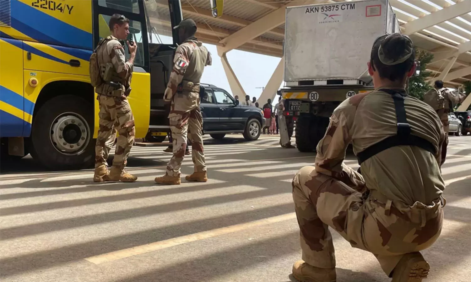 നൈ​ജ​ർ: വി​ദേ​ശി​ക​ളെ ഒ​ഴി​പ്പി​ക്കു​ന്ന​ത് തു​ട​രു​ന്നു