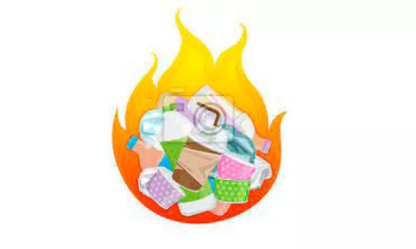 എ​ൻ​ഫോ​ഴ്‌​സ്മെ​ന്റ് മി​ന്ന​ൽ പ​രി​ശോ​ധ​ന; പ്ലാസ്റ്റിക് മാലിന്യം കത്തിച്ച സ്ഥാപനങ്ങൾക്ക് പിഴ ചുമത്തി