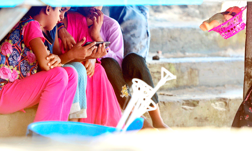 അധികൃതരേ കണ്ണുതുറക്കൂ; ഇനിയും കണ്ണീര് കാണാൻ വയ്യ! അധികൃതരേ കണ്ണുതുറക്കൂ; ഇനിയും കണ്ണീര് കാണാൻ വയ്യ!