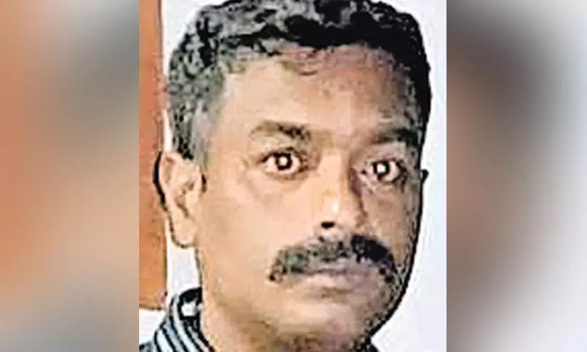 ബൈക്കും ബസും കൂട്ടിയിടിച്ച് തീപടർന്ന് പൊലീസുകാരൻ മരിച്ചു ബൈക്കും ബസും കൂട്ടിയിടിച്ച് തീപടർന്ന് പൊലീസുകാരൻ മരിച്ചു