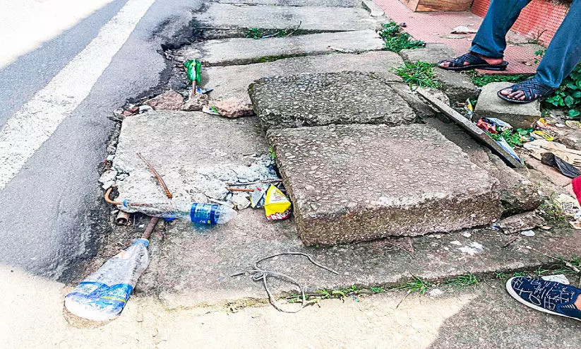 ആരോട്  പറയാൻ, ആര്  കേൾക്കാൻ