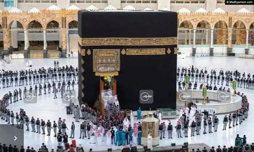 കഅ്ബ കഴുകി; ഭക്തിനിർഭരമായി ഹറം കഅ്ബ കഴുകി; ഭക്തിനിർഭരമായി ഹറം