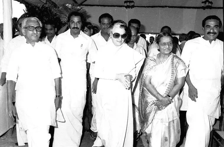 കെ. കരുണാകരൻ, ഉമ്മൻ ചാണ്ടി, ഇന്ദിര ഗാന്ധി, ജ്യോതി വെങ്കടാചലം, കെ.എം. മാണി തുടങ്ങിയവർ