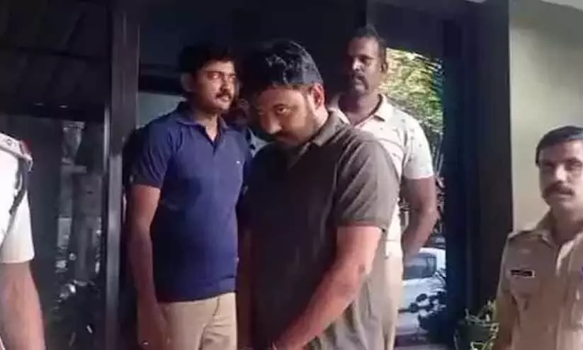 ഹോട്ടൽ മുറിയിലെ കൊതുകുതിരിയിൽ ഒളികാമറ: പുറത്തറിഞ്ഞത് സ്വകാര്യദൃശ്യങ്ങൾ കൈവശമുണ്ടെന്ന് പറഞ്ഞ് പണം ആവശ്യപ്പെട്ടതോടെ