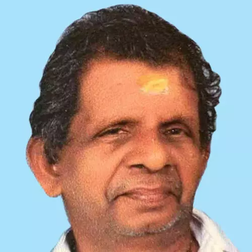 മ​രം മു​റി​ക്കു​ന്ന​തി​നി​ടെ ശി​ഖ​ര​ങ്ങ​ള്‍ ദേ​ഹ​ത്തു വീ​ണ് പ​രി​ക്കേ​റ്റ വ​യോ​ധി​ക​ൻ മ​രി​ച്ചു