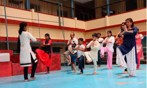 ക​ഥ​ക​ളി പ​രി​ശീ​ല​നം