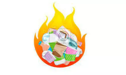 എ​ൻ​ഫോ​ഴ്‌​സ്മെ​ന്റ് മി​ന്ന​ൽ പ​രി​ശോ​ധ​ന; പ്ലാസ്റ്റിക് മാലിന്യം കത്തിച്ച സ്ഥാപനങ്ങൾക്ക് പിഴ ചുമത്തി