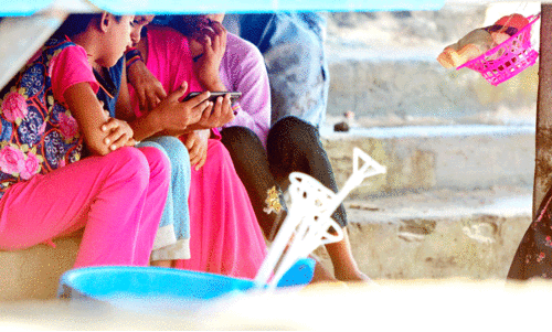 അധികൃതരേ കണ്ണുതുറക്കൂ; ഇനിയും കണ്ണീര് കാണാൻ വയ്യ! അധികൃതരേ കണ്ണുതുറക്കൂ; ഇനിയും കണ്ണീര് കാണാൻ വയ്യ!