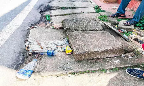 ആരോട്  പറയാൻ, ആര്  കേൾക്കാൻ