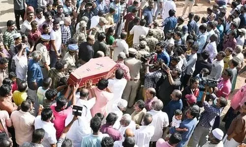 ആലുവയിൽ കൊല്ലപ്പെട്ട അഞ്ചുവയസുകാരിയുടെ കുടുംബത്തിന് 10 ലക്ഷം ധനസഹായം