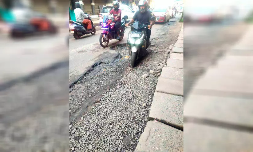 വെട്ടിക്കീറിയിട്ട് നിങ്ങൾ എവിടെപ്പോയി ?