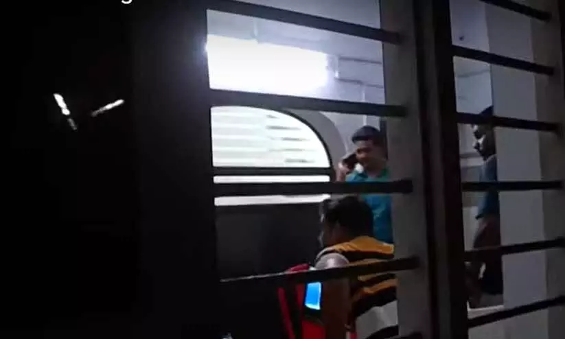 പ്രതിയെ പിടികൂടാൻ വന്ന് കൈക്കൂലി വാങ്ങി; കേരളത്തിൽ പിടിയിലായ കർണാടക പൊലീസ് ഉദ്യോഗസ്ഥർക്കെതിരെ കേസ് പ്രതിയെ പിടികൂടാൻ വന്ന് കൈക്കൂലി വാങ്ങി; കേരളത്തിൽ പിടിയിലായ കർണാടക പൊലീസ് ഉദ്യോഗസ്ഥർക്കെതിരെ കേസ്