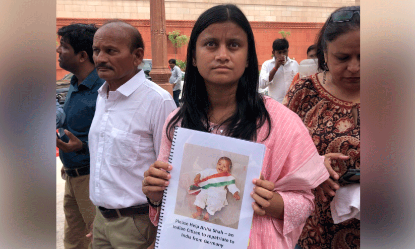 ജർമനിയിൽ കുടുങ്ങിയ കുഞ്ഞിനായി പാർലമെന്റിൽ ഒരമ്മയുടെ വിലാപം! ജർമനിയിൽ കുടുങ്ങിയ കുഞ്ഞിനായി പാർലമെന്റിൽ ഒരമ്മയുടെ വിലാപം!