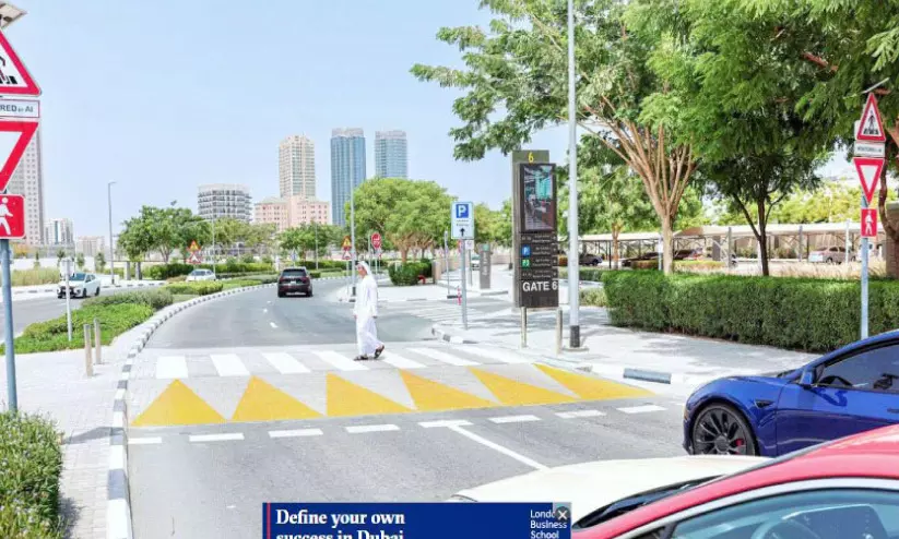 കാൽനടക്കാരുടെ ​സുരക്ഷ; നിർമിത ബുദ്ധിയിൽ സീബ്രലൈനുകൾ