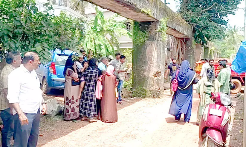 ആ ​ത​ട്ടി​ക്കൊ​ണ്ടു​പോ​ക​ൽ നാ​ട​കം