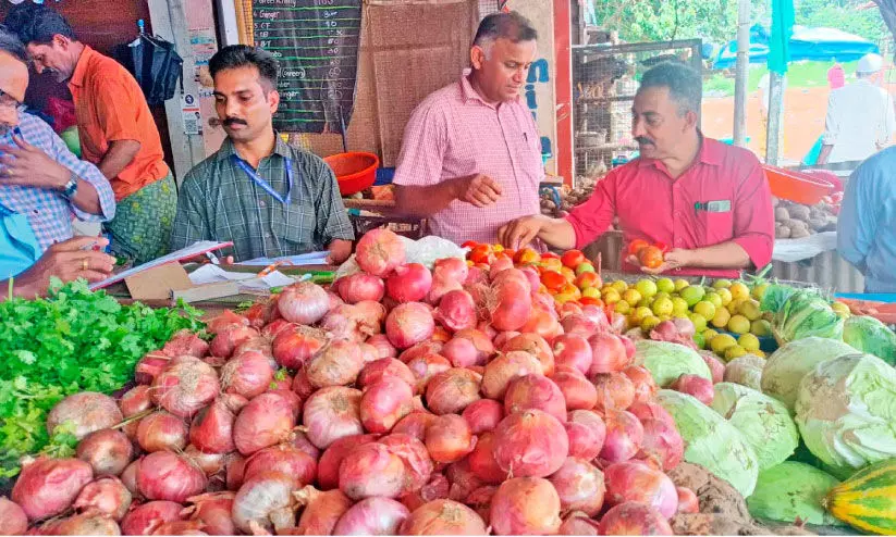 മഞ്ചേശ്വരം താലൂക്കിലെ കടകളില്‍ പരിശോധന