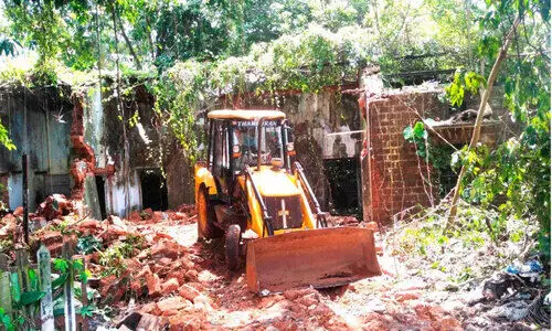 ‘ക്രിമിനൽ താവളം’ പൊളിച്ചു