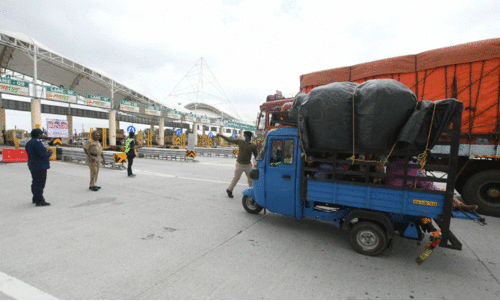 വാഹന വിലക്ക്; ബംഗളൂരു-മൈസൂരു അതിവേഗ പാതയിൽ പൊലീസ് പരിശോധന കർശനം