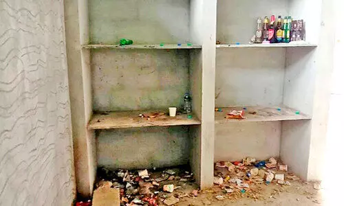 കംഫർട്ട് സ്റ്റേഷന്റെ പുതിയ കെട്ടിടം മദ്യപരുടെ താവളം