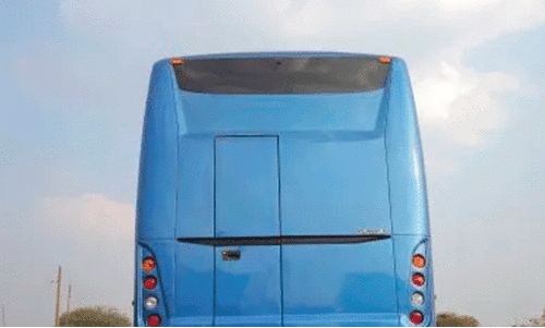 സ്ലീപ്പർ ബസിന്‍റെ ഡീസല്‍ ടാങ്ക് ഇളകി റോഡില്‍ വീണു