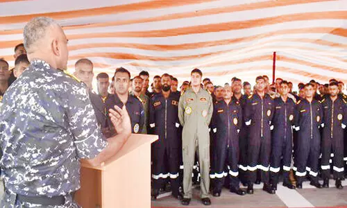 ഇ​ന്ത്യ​ൻ നേ​വി ചീ​ഫ്​ ദു​ഖ​മി​ലെ സേ​നാം​ഗ​ങ്ങ​ളെ സ​ന്ദ​ർ​ശി​ച്ചു