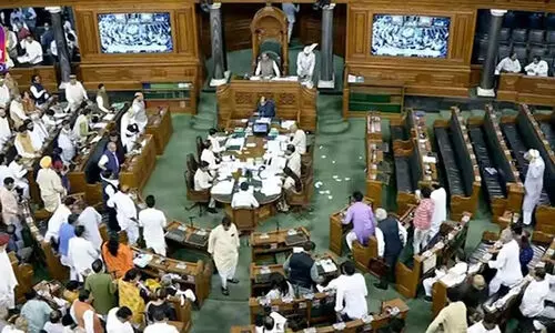 വിവാദ ഡൽഹി സർവിസസ് ബിൽ ലോക്സഭ പാസ്സാക്കി; പ്രതിപക്ഷം ഇറങ്ങിപോയി