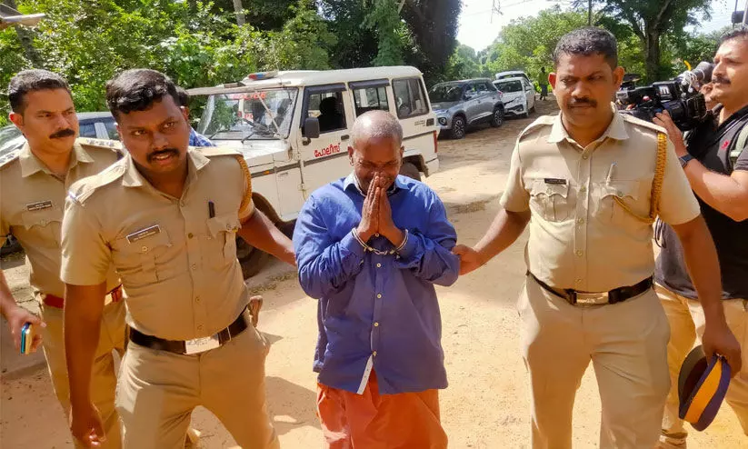 മാതാപിതാക്കളെ വെട്ടി കൊലപ്പെടുത്തിയ കേസിലെ പ്രതിയെ റിമാൻഡ് ചെയ്തു