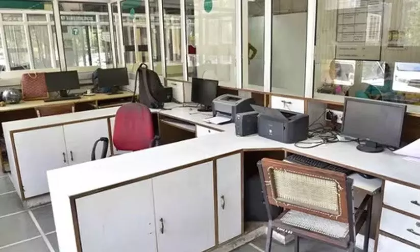 ഇരിമ്പിളിയത്ത് സർക്കാർ ഓഫിസുകളിൽ ജീവനക്കാരുടെ കൂട്ടയൊഴിവ് ;ജ​നം ദു​രി​ത​ത്തി​ൽ