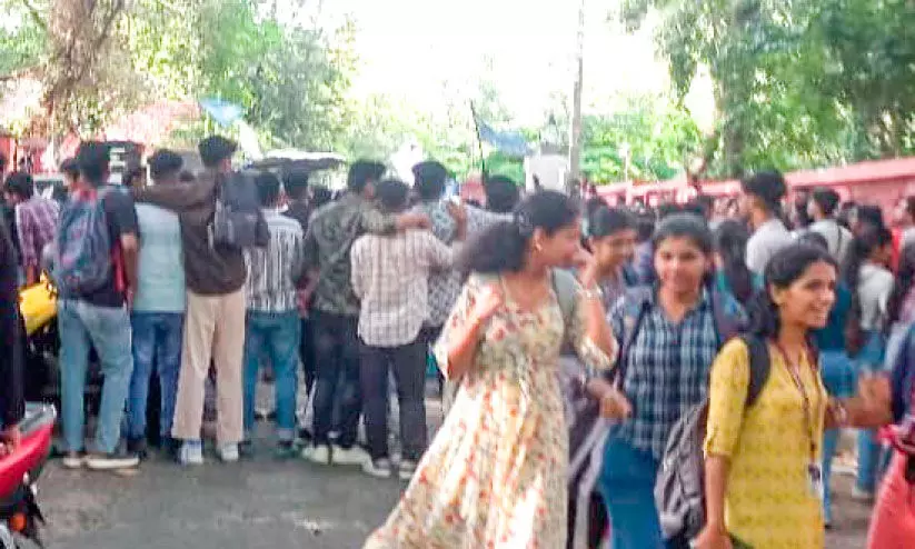 സി.എം.എസ് കോളജിൽ എസ്.എഫ്.ഐ-കെ.എസ്.യു സംഘർഷം സി.എം.എസ് കോളജിൽ എസ്.എഫ്.ഐ-കെ.എസ്.യു സംഘർഷം